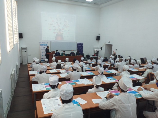 Баргузории маҳфили илмӣ дар Бинои фармасевтҳо