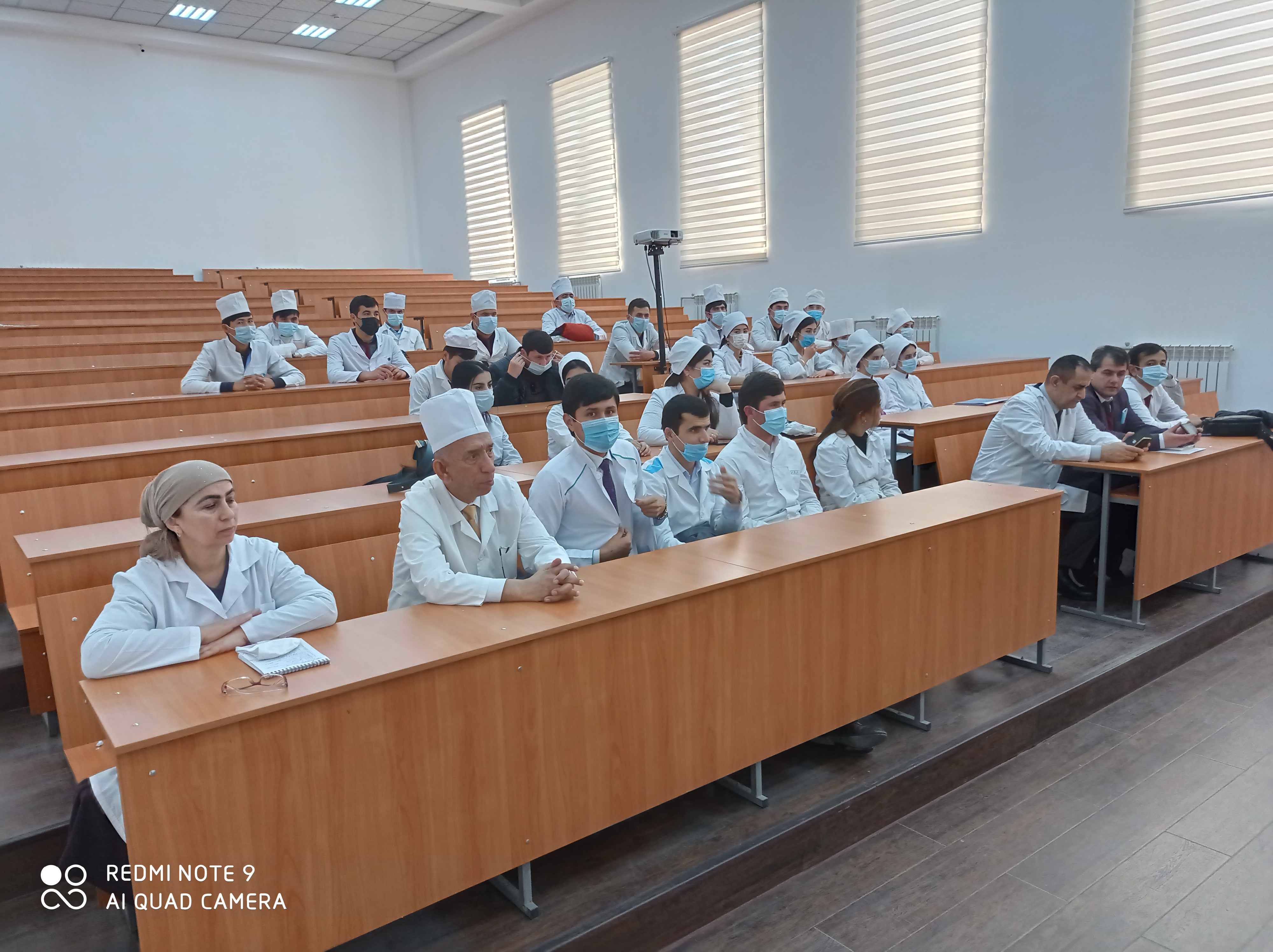 Вохӯрии донишҷӯёни курси 5 бо намояндагони таҷрибаомӯзии истеҳсолии донишгоҳ