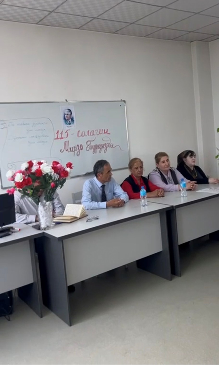 МИРЗО ТУРСУНЗОДА - МУНОДИИ СУЛҲ ВА ВАҲДАТ