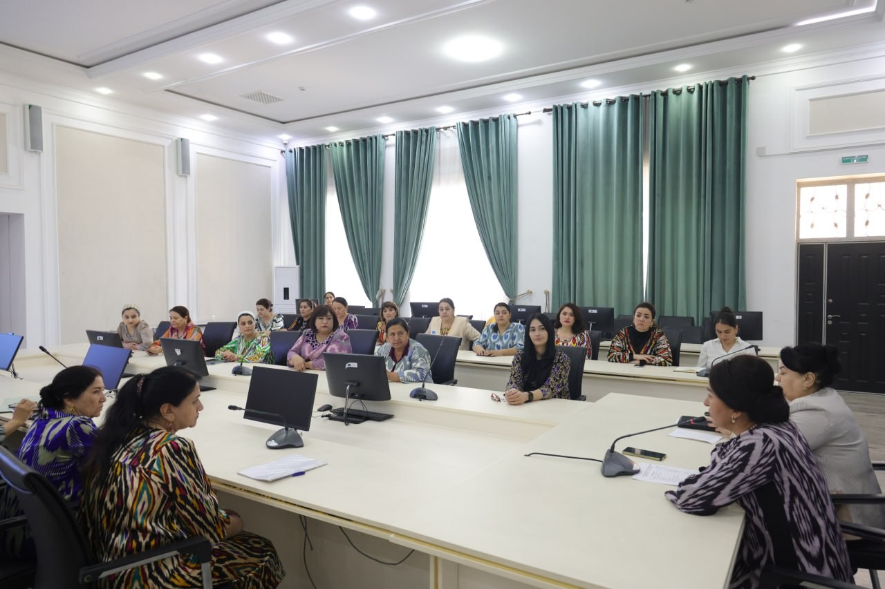 ГУЗОРИШ АЗ ҶАЛАСАИ ШУРОИ ЗАНОНУ ДУХТАРОНИ ДОНИШГОҲ ВА БАРГУЗОРИИ АКСИЯИ “ТОҶИКОНА МЕПӮШЕМ”