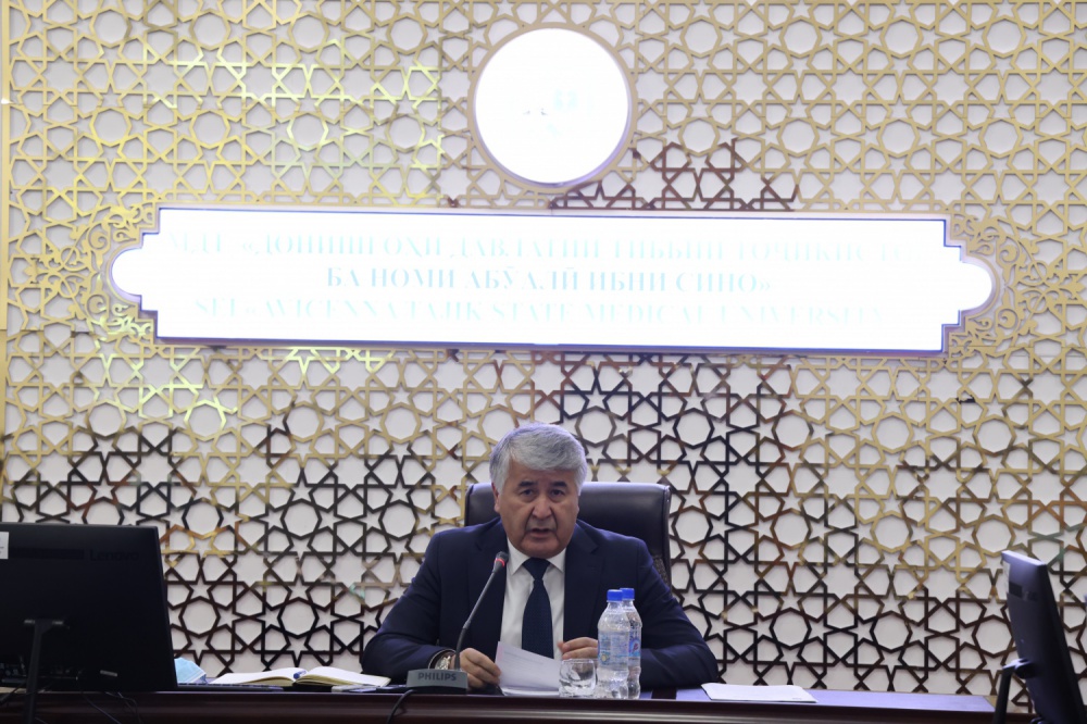 Leading the press conference in Avicenna Tajik State Medical University