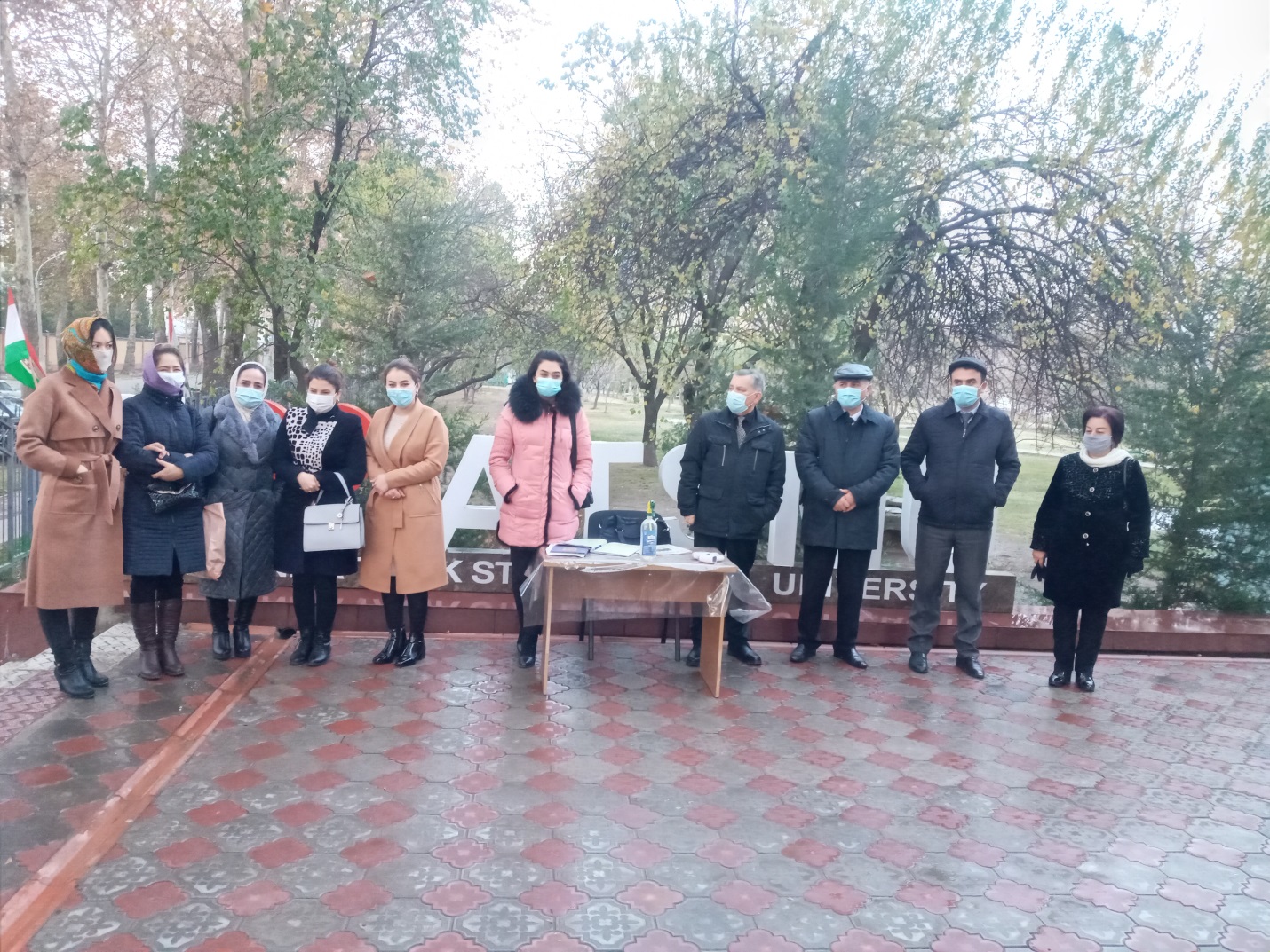 Навбатдорӣ дар даромади асосии бинои навӣ таълимии ш. Шифобахш