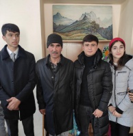 ДАР ҶАВОНИ ДОР ПИРОНРО АЗИЗ..