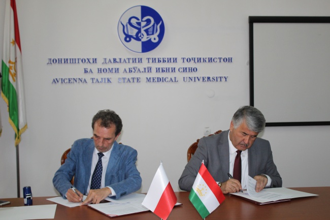 Подписание двустороннего договора между посольством Польши в Республике Узбекистан и Таджикским государственным медицинским университетом имени Абуали ибни Сино