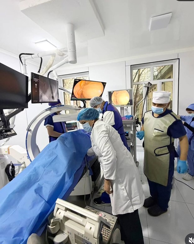 ВПЕРВЫЕ В РЕСПУБЛИКЕ ТАДЖИКИСТАН ПАЦИЕНТКЕ С КИСТОЙ ТЕЛА ПОДЖЕЛУДОЧНОЙ ЖЕЛЕЗЫ ПРОВЕДЕНА ЭНДОСКОПИЧЕСКАЯ ЦИСТОГАСТРОСТОМИЯ БЕЗ РАЗРЕЗА - ЧЕРЕЗ РОТОВУЮ ПОЛОСТЬ ВПЕРВЫЕ В РЕСПУБЛИКЕ ТАДЖИКИСТАН ПАЦИЕНТКЕ С КИСТОЙ ТЕЛА ПОДЖЕЛУДОЧНОЙ ЖЕЛЕЗЫ ПРОВЕДЕНА ЭНДОСКОПИЧЕСКАЯ ЦИСТОГАСТРОСТОМИЯ БЕЗ РАЗРЕЗА - ЧЕРЕЗ РОТОВУЮ ПОЛОСТЬ