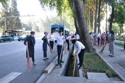 Саҳмгузории ДДТТ ба номи Абӯалӣ ибни Сино дар тозаю озода ва зебову дилфиреб гардонидани шаҳри Душанбе