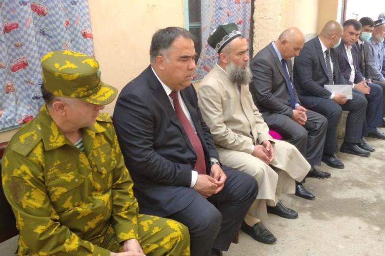 Ба ҳар оилаи шахсони дар натиҷаи муноқишаҳои мусаллаҳонаи марзӣ фавтида аз номи Пешвои миллат Эмомалӣ Раҳмон 70 ҳазор сомонӣ кумакҳои пулӣ расонида шуданд