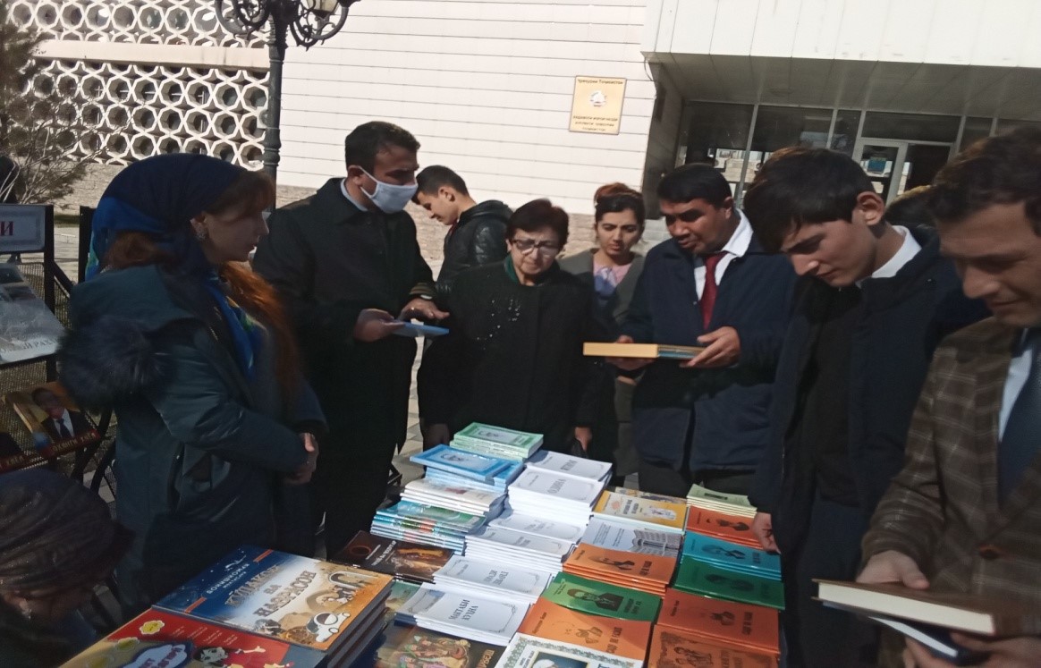 Фуруғи субҳи доноӣ  китоб аст