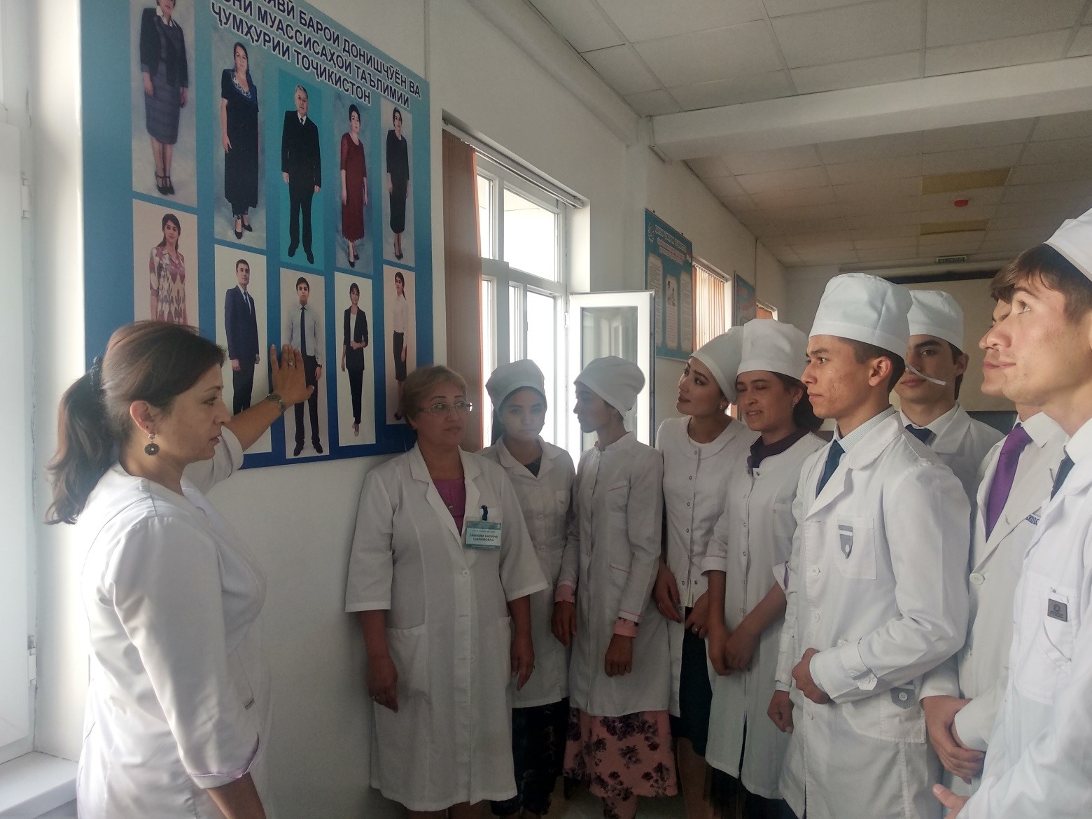 Риояи дастурамали либосҳои тавсиявӣ барои донишҷӯёну омӯзгорони донишгоҳ
