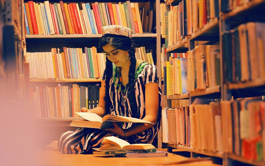 Шахси сермутолиа суханони ҳикматомез мегӯяд