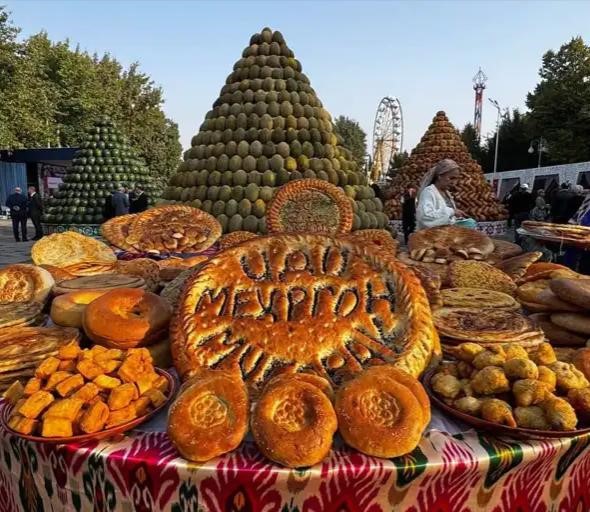 МЕХРГОН - ДЫХАНИЕ ДРЕВНОСТИ И ТОРЖЕСТВО ЗОЛОТОЙ ОСЕНИ. В ЗОЛОТЫХ КРАСКАХ ОСЕНИ – ДУША МЕХРГОНА МЕХРГОН - ДЫХАНИЕ ДРЕВНОСТИ И ТОРЖЕСТВО ЗОЛОТОЙ ОСЕНИ. В ЗОЛОТЫХ КРАСКАХ ОСЕНИ – ДУША МЕХРГОНА