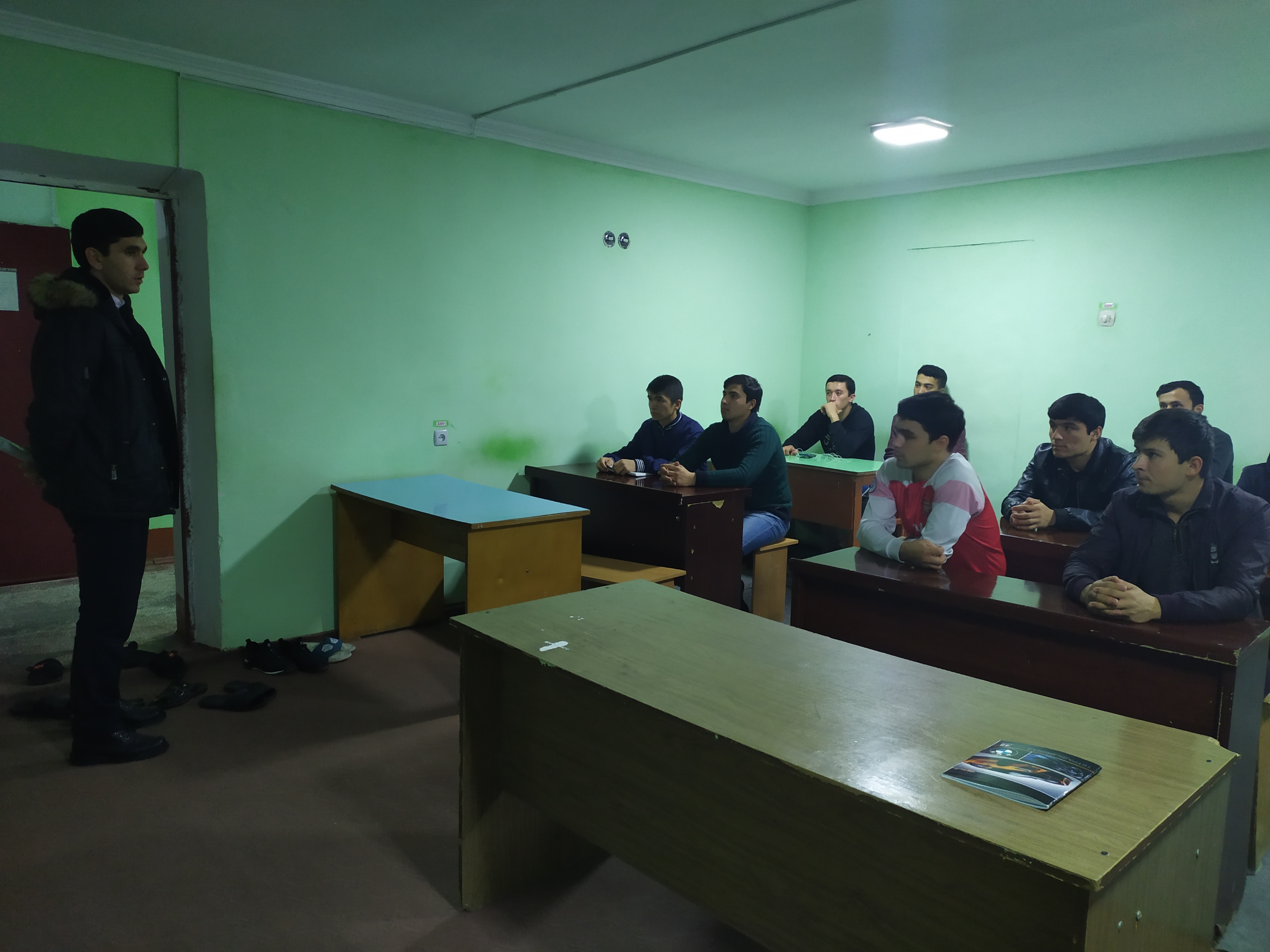 Муовини декан аз шароити хобгоҳ огоҳ гашт