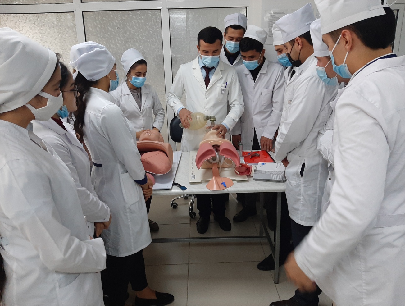 Гузаронидани дарси амалӣ дар МОМА 