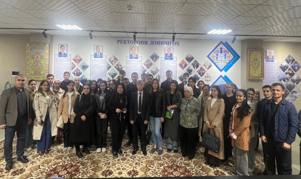 ПОСЕЩЕНИЕ МУЗЕЯ УНИВЕРСИТЕТА СОТРУДНИКАМИ КАФЕДРЫ ОФТАЛЬМОЛОГИИ 