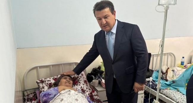 ХАТЛОН: ВИЗИТ ДЖАМОЛИДДИНА АБДУЛЛОЗОДА  В УЧРЕЖДЕНИЯ ЗДРАВООХРАНЕНИЯ И СОЦИАЛЬНОЙ ЗАЩИТЫ НАСЕЛЕНИЯ