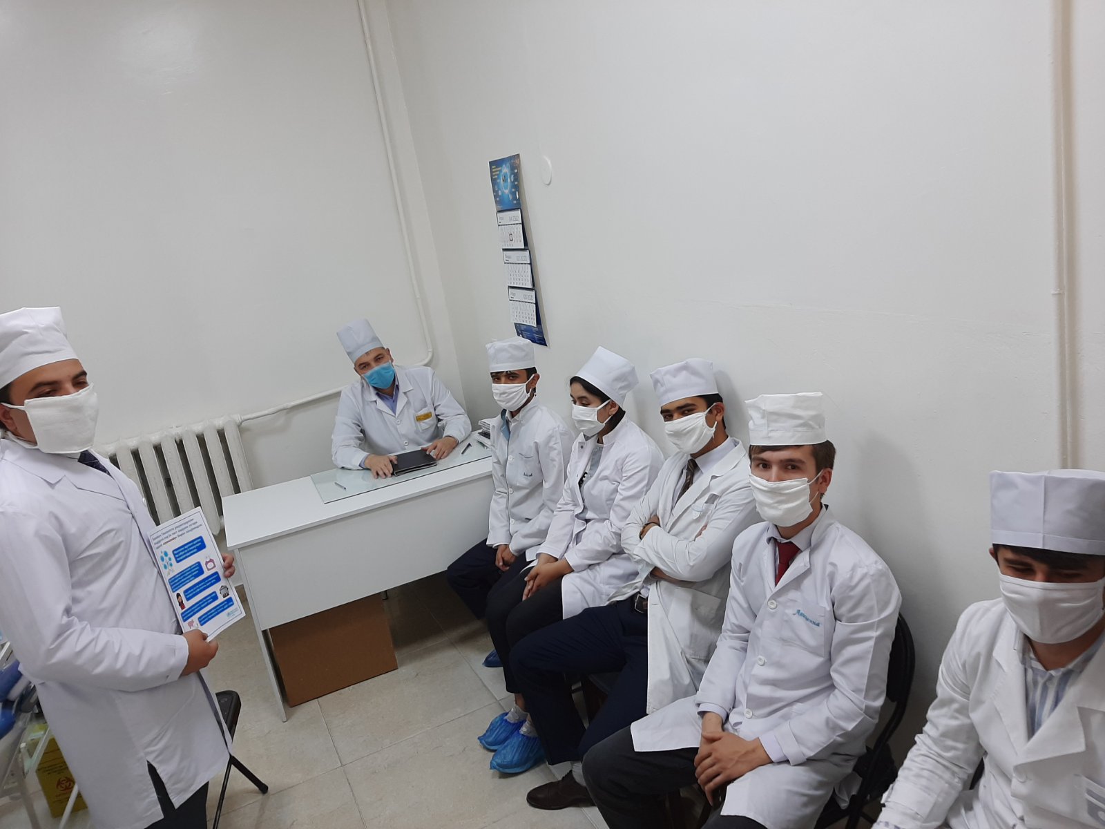 Омӯзиши тарзи дуруст шустани дастон ва истифодаи ниқобҳо барои пешгирии коронавирус 