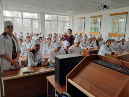 Суҳбат бо донишҷӯдухтарони курси якуми  факултети педиатрӣ