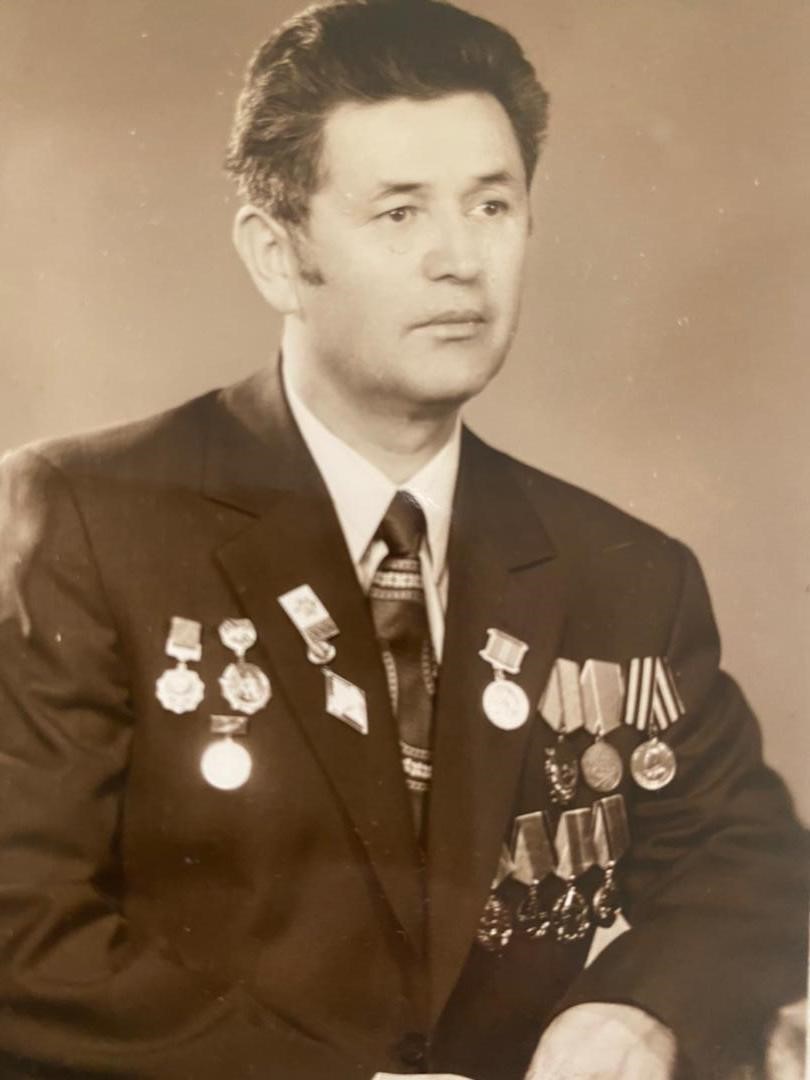 Зиндаю ҷовид монд, ҳарки накуном зист!