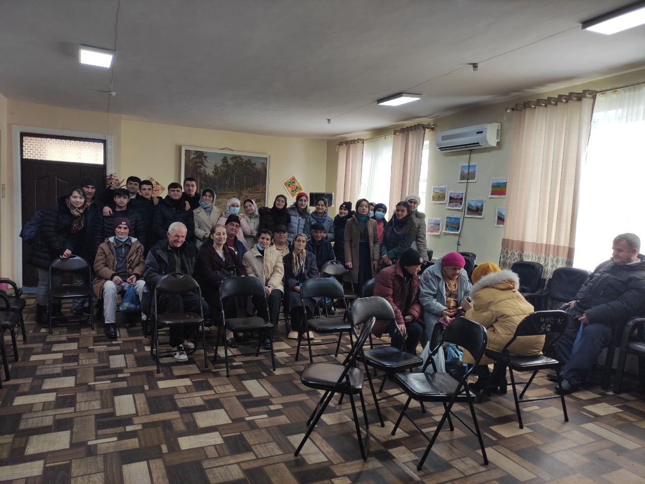 ДАР ҶАВОНИ ДОР ПИРОНРО АЗИЗ..