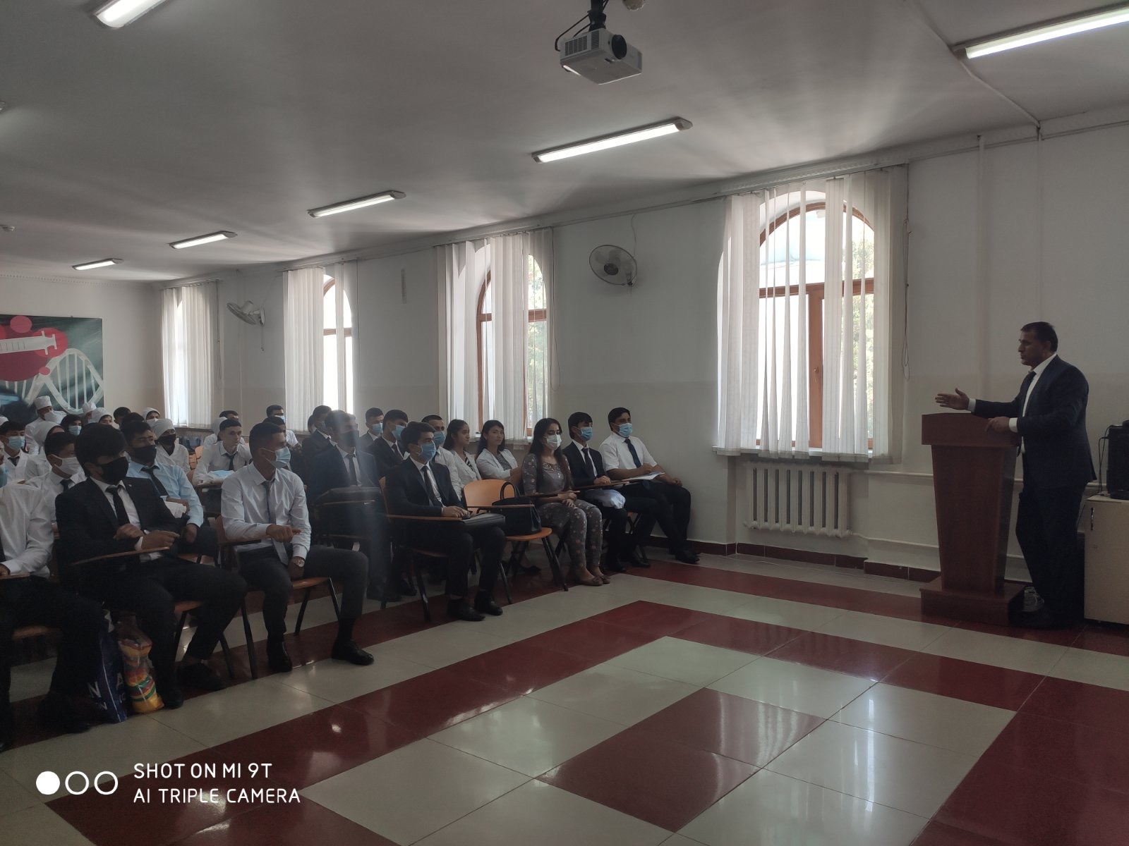 Вохурии деканати факултети стоматологӣ бо донишҷӯёни курси 1-ум